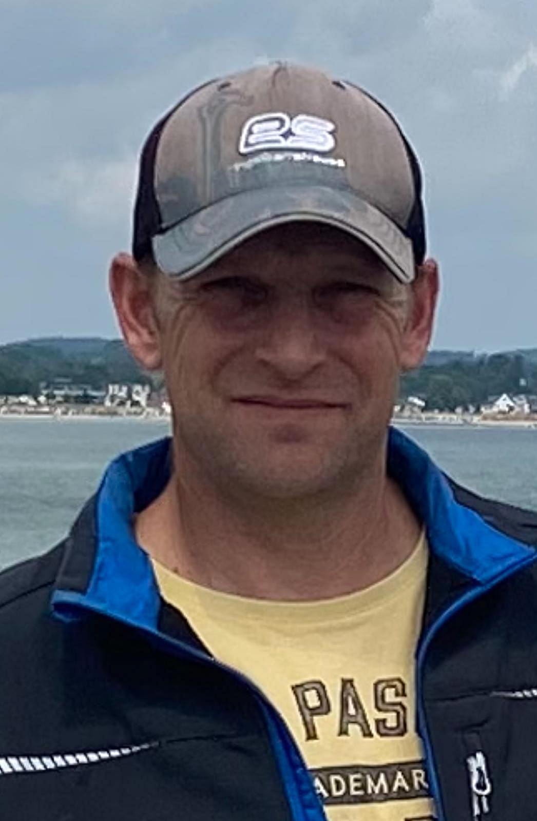 Portraitfoto von Florian Rötzel